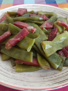 Una foto de Judías salteadas con jamón serrano