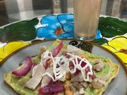 Una foto de cerdo con guacamole