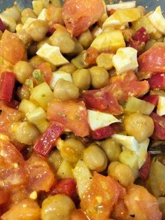 Una foto de Ensalada templada exprés de garbanzos