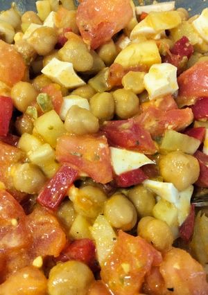 Foto principal de Ensalada templada exprés de garbanzos