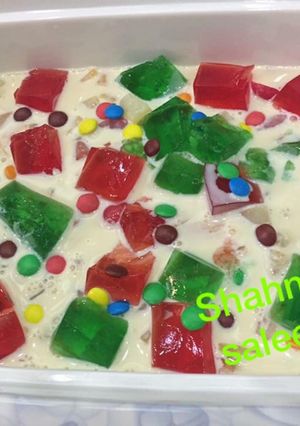 A picture of Fruit trifle 🍎.