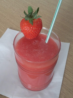 Una foto de Batido saludable, sandía y manzana