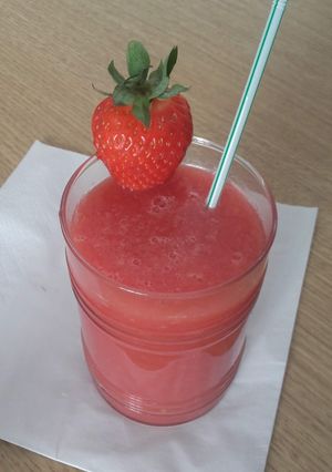 Una foto de Batido saludable, sandía y manzana