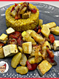 Una foto de Salteado vegano de verduras y tofu