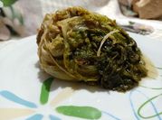 Una foto di pane raffermo con aglio