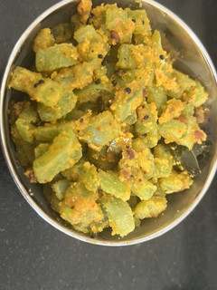 புடலங்காய் பிரட்டல்(pudalangai pirattal recipe in tamil) செய்முறை முக்கிய புகைப்படம்
