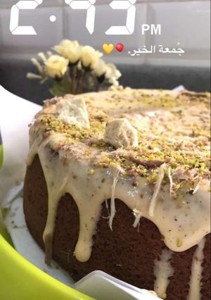 صورة لوصفة كيكة الفستق بكريمة الرهش 🍰