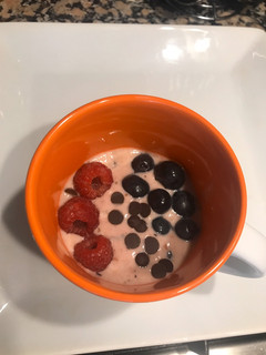 Una foto de Smoothie de frutos del bosque y plátano 🥤🍓🤩🤤