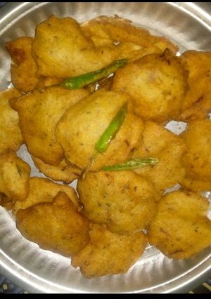 A picture of Aloo Bada.