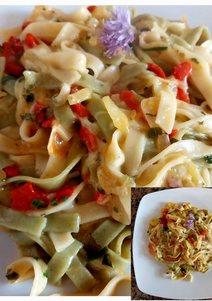 Una foto de Tallarines con verduras, soja y aceto balsámico!