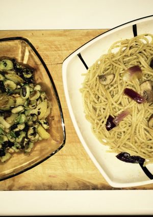 Una foto de Pasta integral Pesto/setas 🍄 y habitas con morcilla