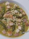 Vellutata di Piselli con Asparagi, Prosciutto Cotto, Crostini e Granella di Mandorle
