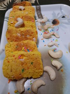 હૈદરાબાદ કરાચી કાજુ કૂકીઝ(karchi kaju cookies recipe in gujarati) રેસીપી મુખ્ય ફોટો