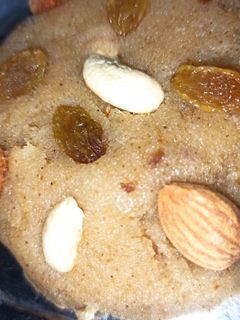 रव्याचा हलवा (ravyacha halwa recipe in marathi) रेसिपी चे मुख्य फोटो