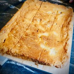 A picture of Blondies and Cream.