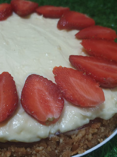 Foto resep Layered Strawberry Tart - No bake