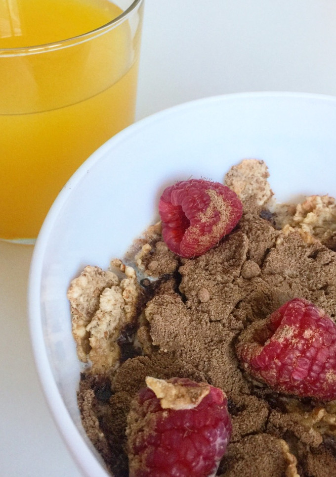 Una foto de Cereales con cacao y frambuesas