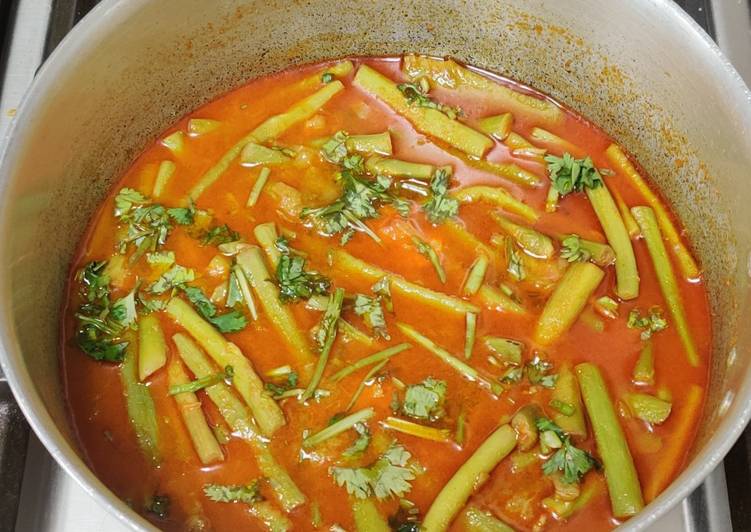 How to Make Quick Prawn and Bangladeshi straight-bean(lotha) Curry