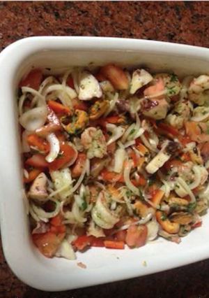 Una foto de Ensalada de mariscos 🦀