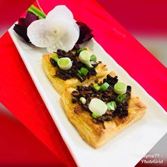 A picture of Whosayna’s Caramalised Onions and Mushrooms Bites.