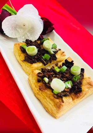A picture of Whosayna’s Caramalised Onions and Mushrooms Bites.