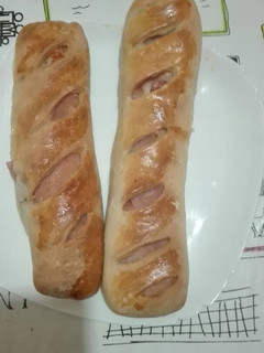 Una foto de Barras de pan con jamón york, queso, beicon y lomo adobado