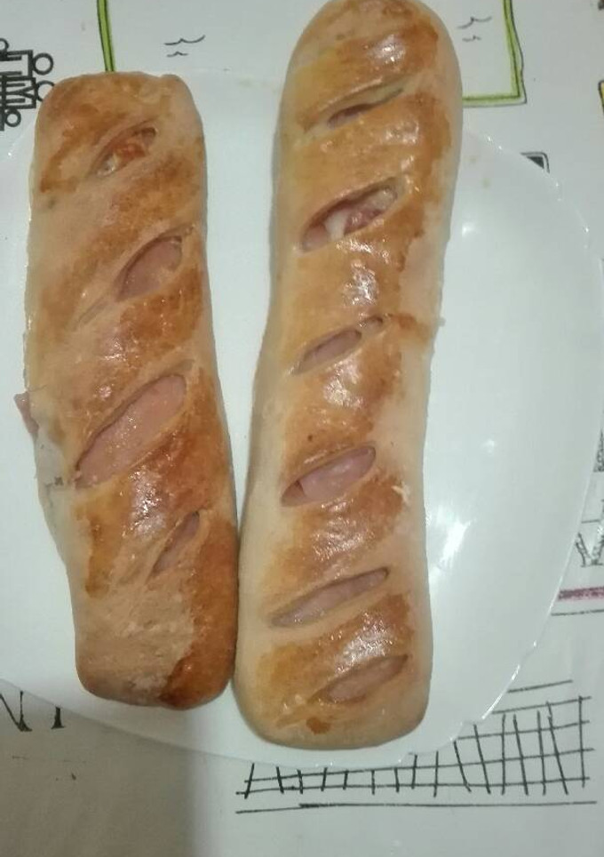 Una foto de Barras de pan con jamón york, queso, beicon y lomo adobado 