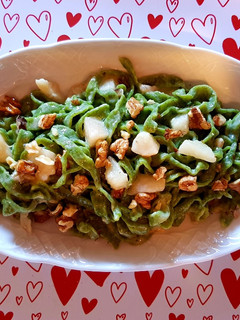 Foto di Fettuccine di semola rimacinata a gli spinaci, pere, gorgonzola e noci