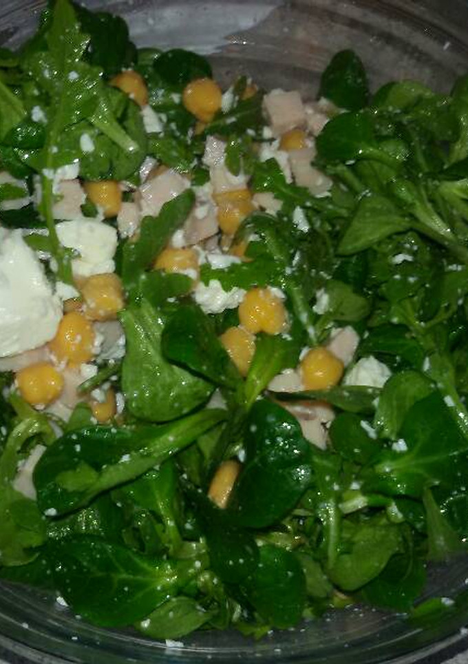 Una foto de Ensalada de garbanzos