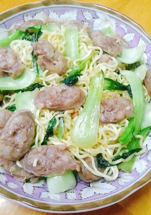 青江菜香腸炒麵 的食譜成品照片