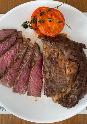 A picture of Slow-cooked Steak using Pan 慢煎厚牛扒.