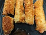 Sandwich cuộn xúc xích