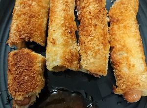 Hình của món Sandwich cuộn xúc xích.