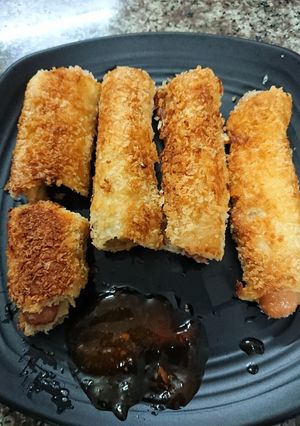 Hình của món Sandwich cuộn xúc xích.