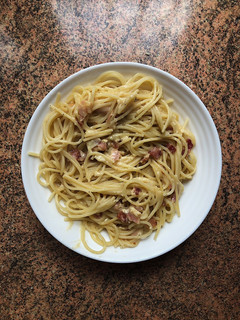 Una foto de Spaghettis a la carbonara tradicional (sin nata)