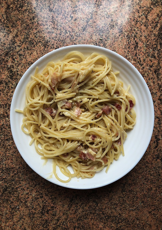 Una foto de Spaghettis a la carbonara tradicional (sin nata)
