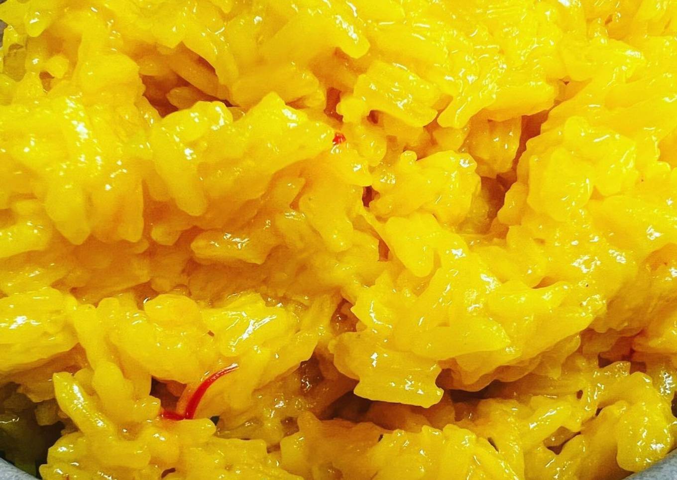 Fluffy saffron rice