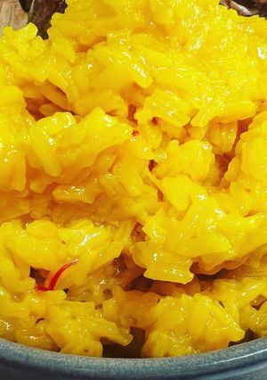 A picture of Fluffy saffron rice.