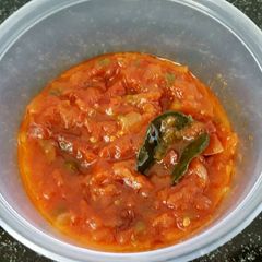 A picture of Tomato Chili sauce / sambal.
