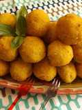 Bolas de arroz basmati rellenas de picadillo de pollo (Arancini)