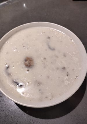 A picture of Mushroom Soup.