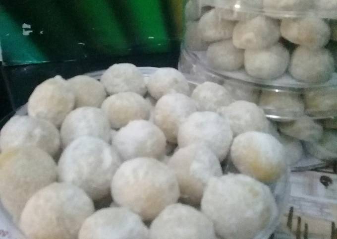 Bola2 salju kacang mede..bnr2 prull..lembut