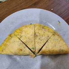 Tortilla Telur Keju রেসিপির প্রধান ছবি