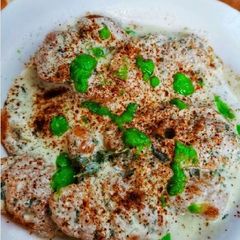 A picture of Spicy Dahi baray😍.