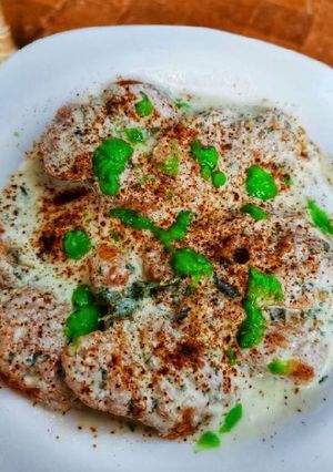 A picture of Spicy Dahi baray😍.