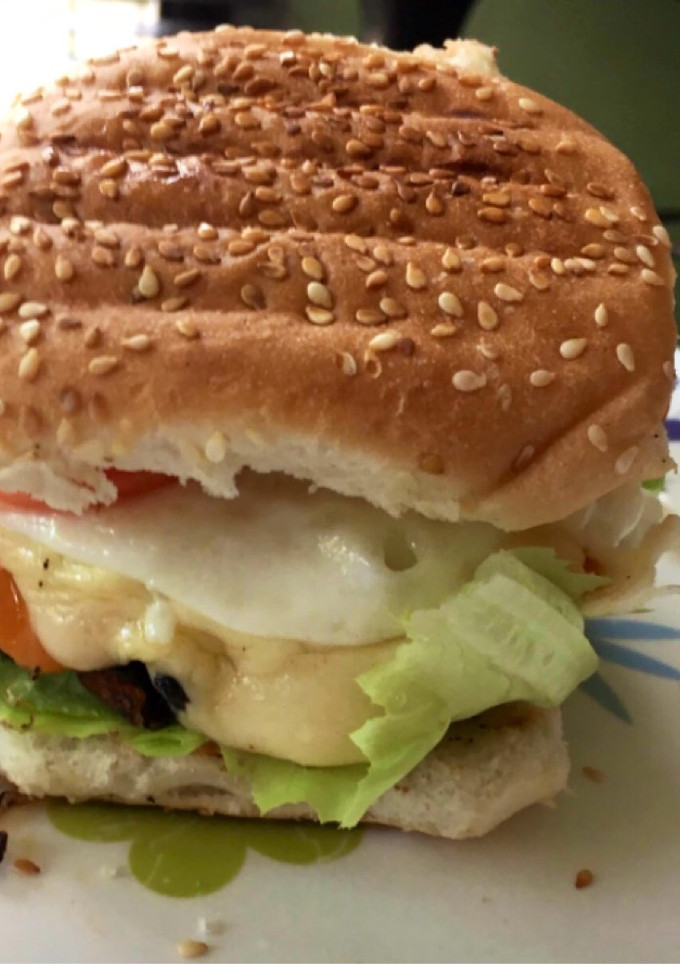 Una foto de Hamburguesas caseras 🍔🍟