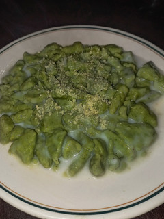 Una foto de Ñoquis souffle de espinaca