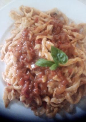 Una foto de Cintas con salsa