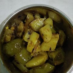 A picture of Aloo shimla mirch vegetable.