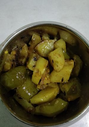 A picture of Aloo shimla mirch vegetable.